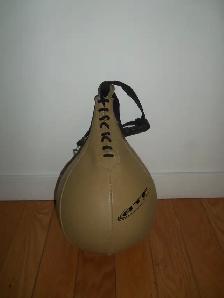 Ballon poire rotatif boxe