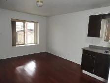 Ground level 1 bedroom suite for rent (Joyce/Killarney Van) - Photo 2