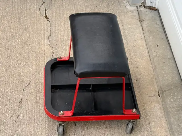 Garage roller seat