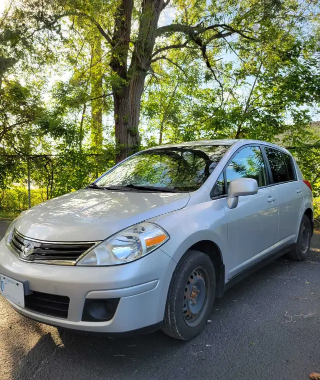 2012 Nissan versa very good condition