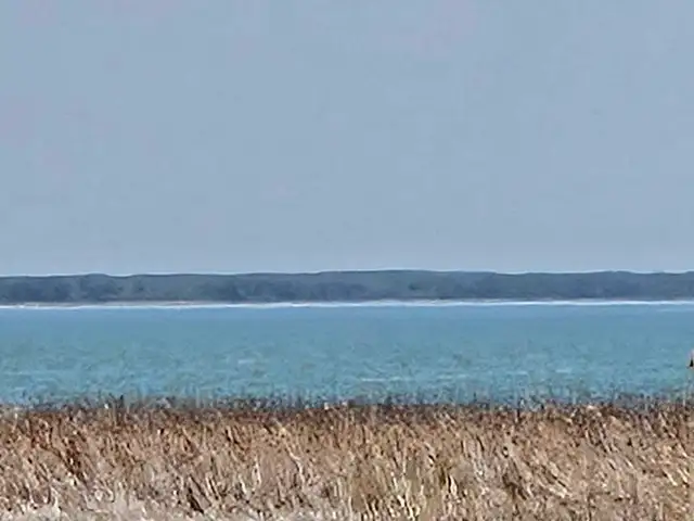80 Acres, Lakefront close to Winnipeg