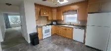 2 Bed, Full Bath, 1010 sq.ft Fully Separate Main Floor for Rent - Photo 2