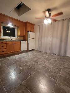 2 Bed, Full Bath, 1010 sq.ft Fully Separate Main Floor for Rent - Photo 3