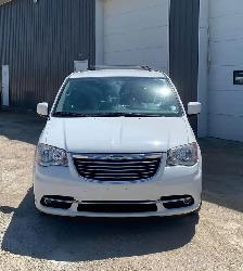 2014 Chrysler Town & Country Touring - Photo 2