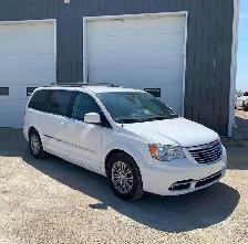 2014 Chrysler Town & Country Touring - Photo 3