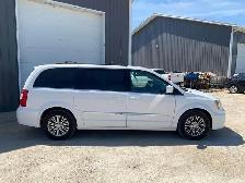 2014 Chrysler Town & Country Touring - Photo 4