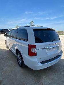 2014 Chrysler Town & Country Touring - Photo 7