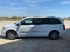 2014 Chrysler Town & Country Touring - Photo 8