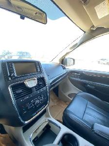 2014 Chrysler Town & Country Touring - Photo 11
