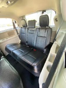 2014 Chrysler Town & Country Touring - Photo 14