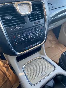 2014 Chrysler Town & Country Touring - Photo 15