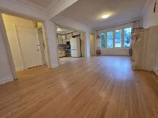 Sheppard/Kennedy Spacious 2-Bedroom Main Floor Apartment - Photo 2