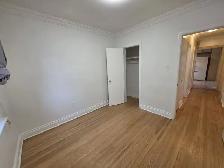 Sheppard/Kennedy Spacious 2-Bedroom Main Floor Apartment - Photo 8