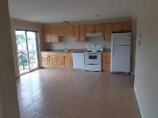 July, a 2-bdr apt, Heat, parking, elevator, clean and quiet apt - Photo 4