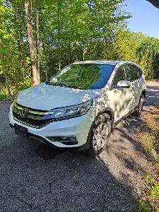 Selling 2016 Honda crv Awd - Photo 2