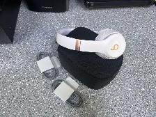 Beats Solo 4 Bluetooth Over Ear Headphones Pink With Case - Photo 2