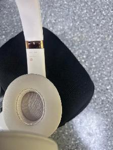 Beats Solo 4 Bluetooth Over Ear Headphones Pink With Case - Photo 3