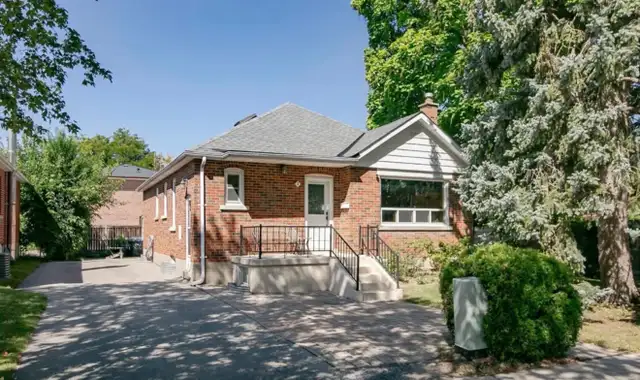 4 bedroom house in downtown Brampton!!