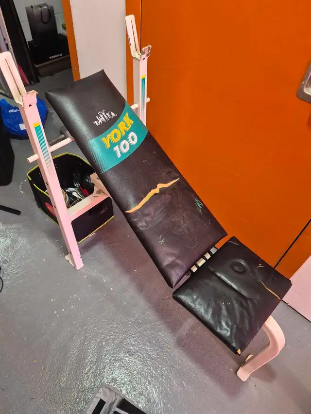 York 100 Barbell Bench