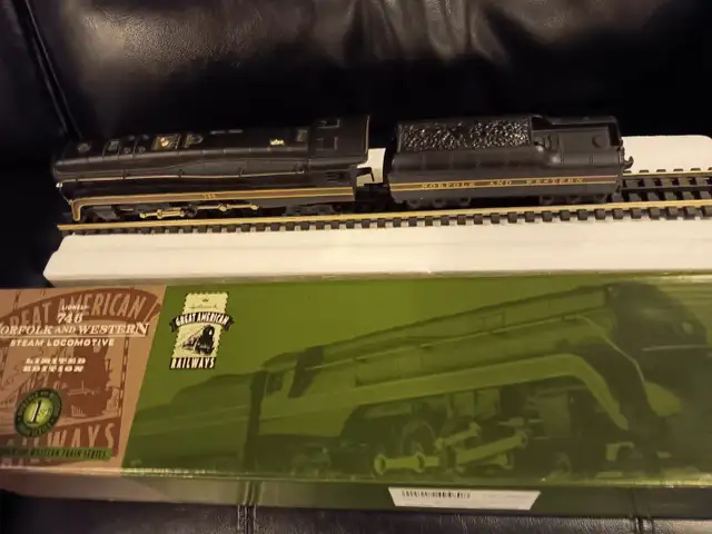 Hallmark Lionel 746 Norfolk and Western Steam Locomotive & Box