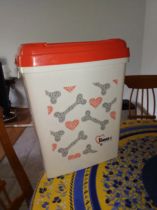 GROS CONTENANT POUR NOURRITURE D'ANIMAUX OU LITIÈRE (GRANBY)