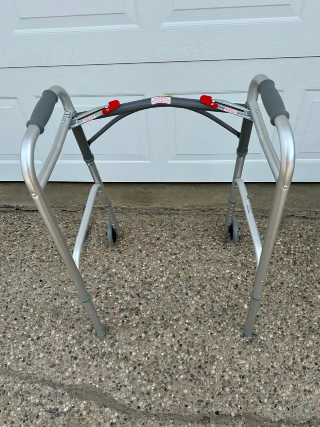 Folding Walker with 2 Wheels