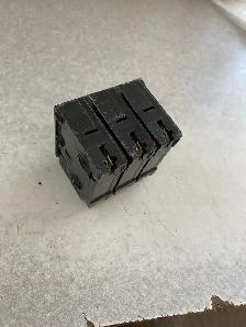 Siemens 3 pole 30 amp breaker - Photo 4