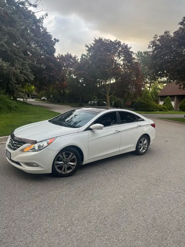 2013 Hyundai Sonata Limited – Panoramic Sunroof – Accident Free