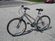 READY TO SELL FEMALES 26' RALEIGH SUMMIT 18 SPD WITH SUSPENSION! - Photo 2