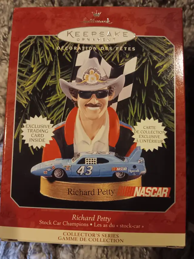Hallmark Ornament Nascar Richard Petty with Exclusive Card