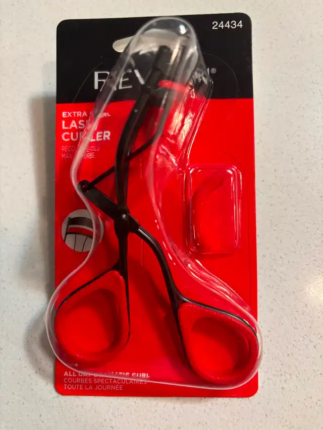 REVLON  LASH CURLER