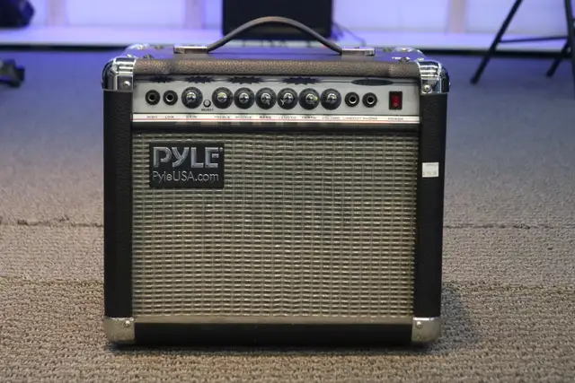 Pyle PVAMP60 60 Watt Guitar AMP w/ 8-inch Speaker (#38906-3)