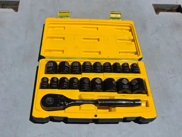 Stanley Professional Grade Black Chrome Socket Set 19-pc SAE/MM