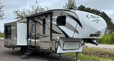 Half ton towable Cougar  5th wheel Trailer