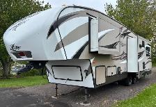 Half ton towable Cougar  5th wheel Trailer - Photo 2