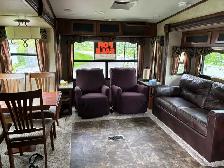 Half ton towable Cougar  5th wheel Trailer - Photo 4