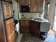 Half ton towable Cougar  5th wheel Trailer - Photo 6