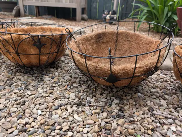 4 black metal hanging baskets with coconut coir