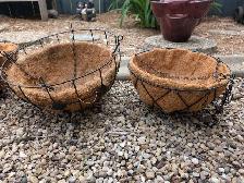 4 black metal hanging baskets with coconut coir - Photo 3