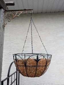 4 black metal hanging baskets with coconut coir - Photo 8