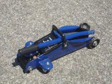 IT'S A CERTIFIED 2 TON CAPACITY TROLLY JACK FOR CARS OR SUV'S! - Photo 5