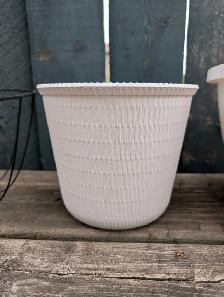 Free miscellaneous plant pots/baskets - Photo 2