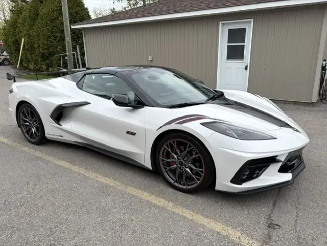 Corvette C8 2023 Stingray 3LT 70th anniversary
