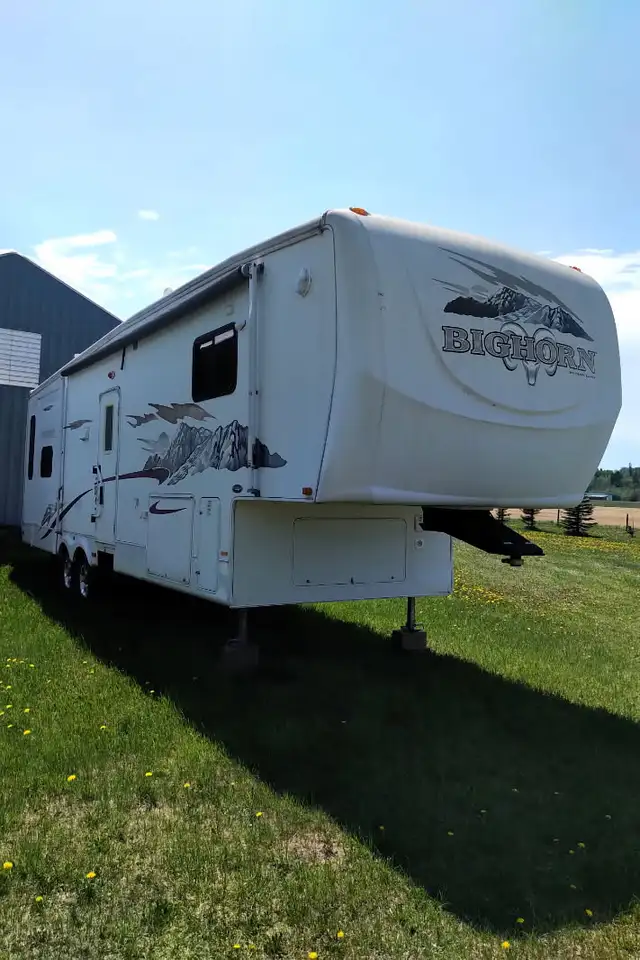 2006 Bighorn 5th wheel