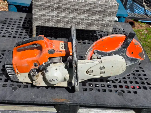 Stihl TS400 Concrete Cement Cut-Off Saw W Diamond Cutting Blade