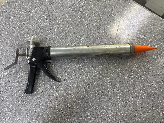 Albion B12B30 B-Line Manual Caulking Gun 30OZ