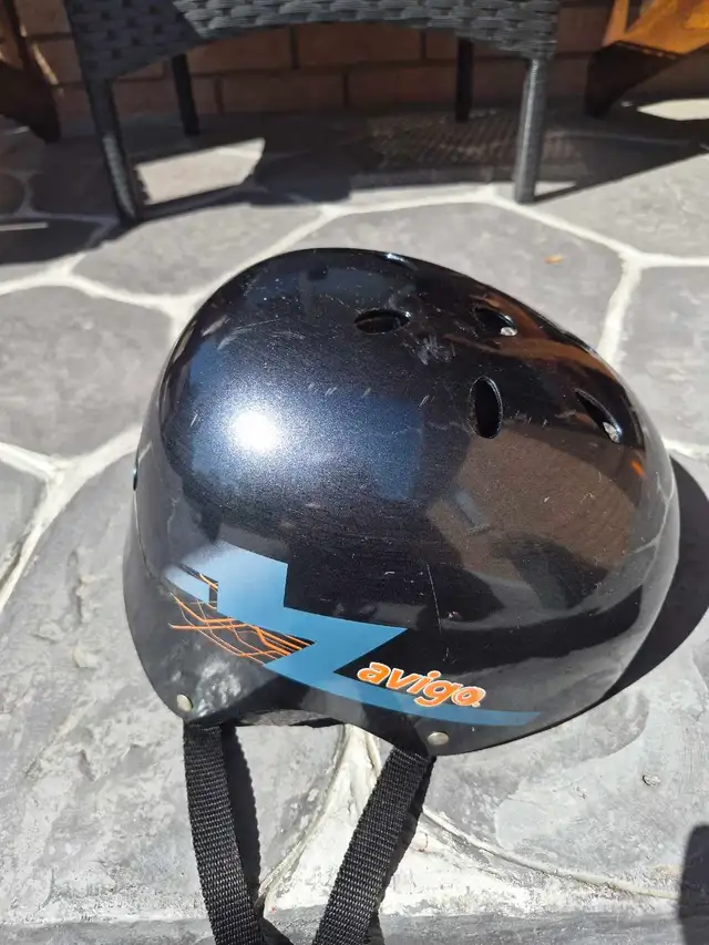 Avigo Bike Helmet (Size M)