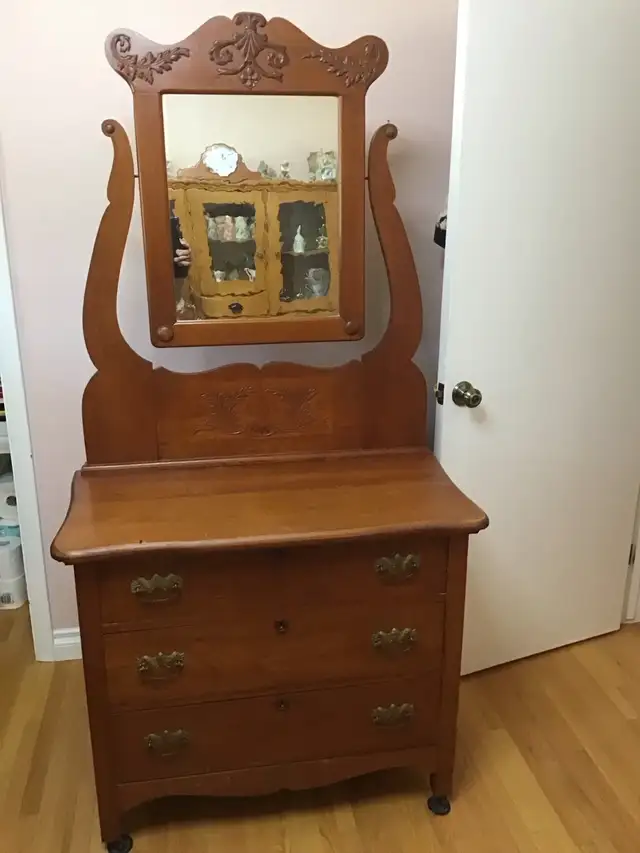 ANTIQUE DRESSER