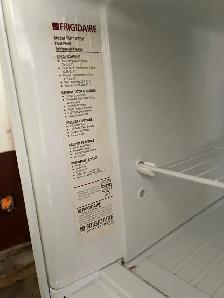 Frigidaire Refrigerator- used 30 inch - Photo 5