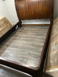 slay bed head board and foot board $60 - Photo 2
